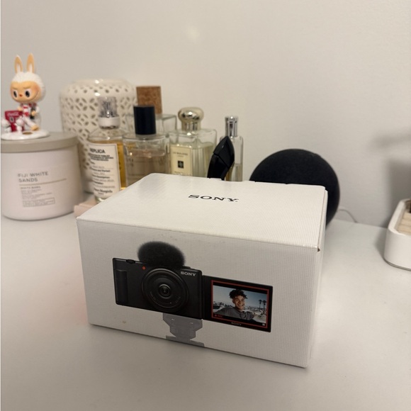Sony Compact White Camera - Picture 5 of 5